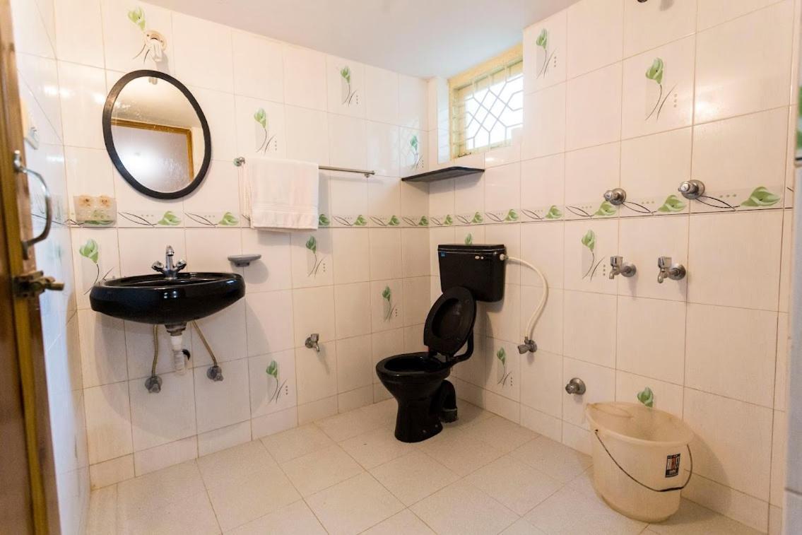 Darryl Ribeiro's 2bhk & 3bhk In A Guest house