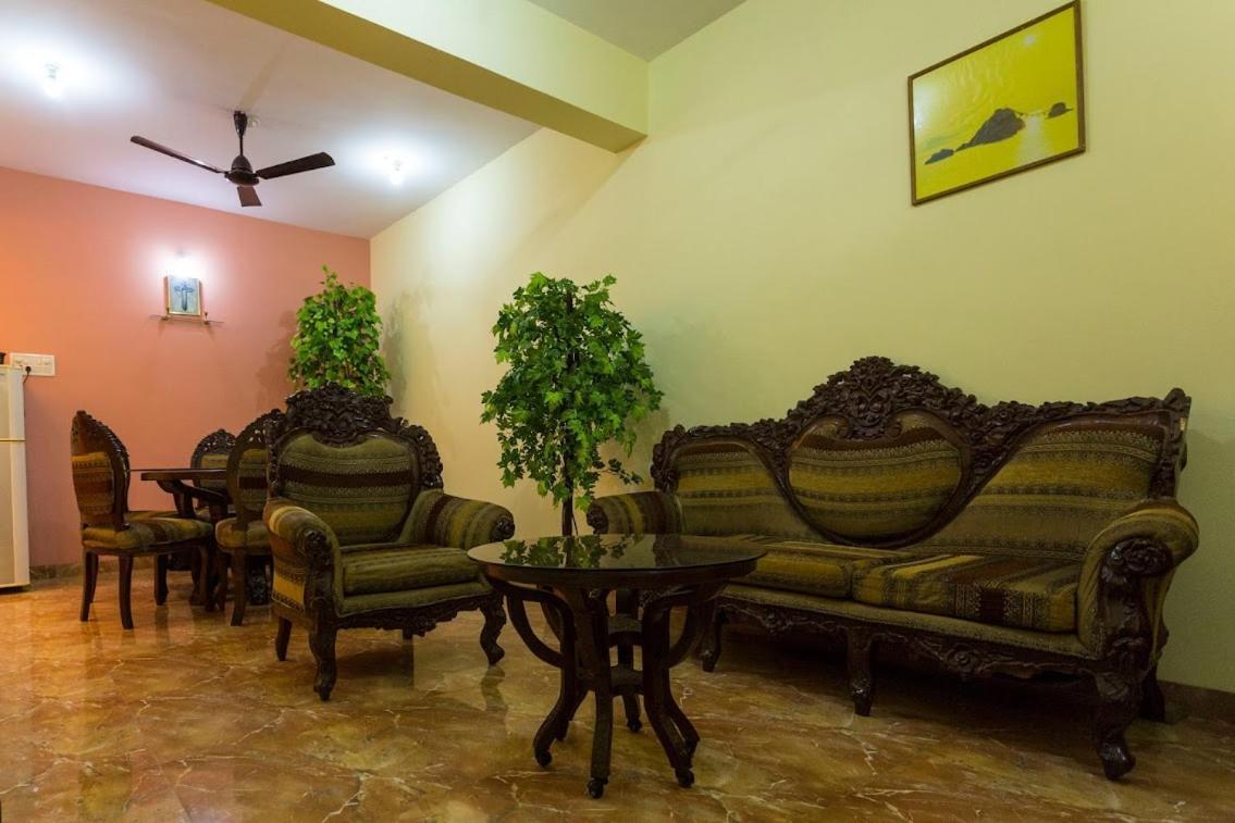 Darryl Ribeiro's 2bhk & 3bhk In A Guest house