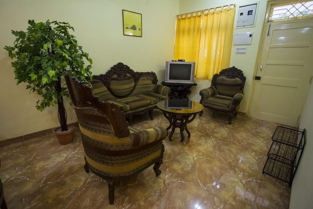 Darryl Ribeiro's 2bhk & 3bhk In A *